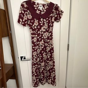 Vintage cottagecore maroon floral dress with Peter Pan collar